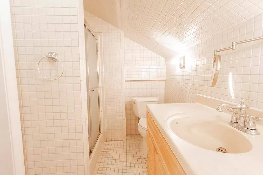 5 bed, 3 bath apartment for rent at 35 Fort Ave Unit A, Roxbury — photo 19 of 24
