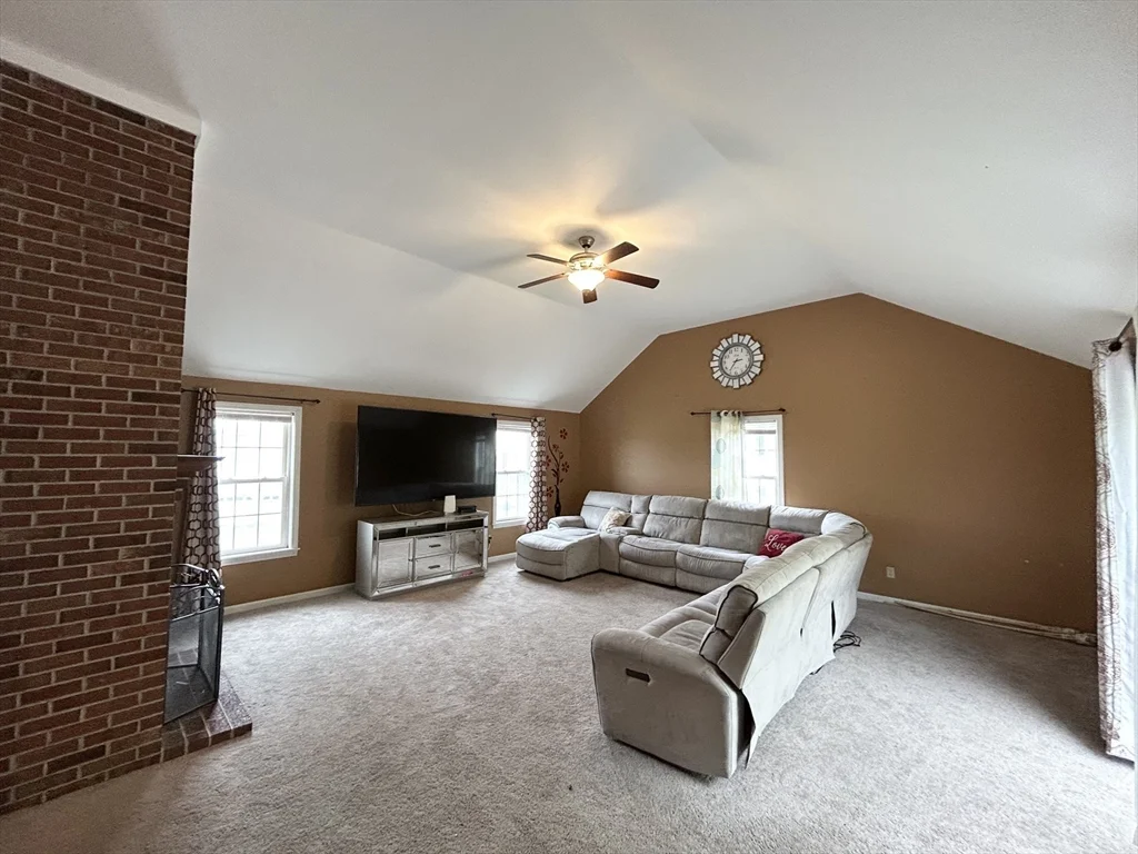 3 bed, 2 bath apartment for rent at 35 Fox Meadow Dr, Worcester — photo 10 of 24