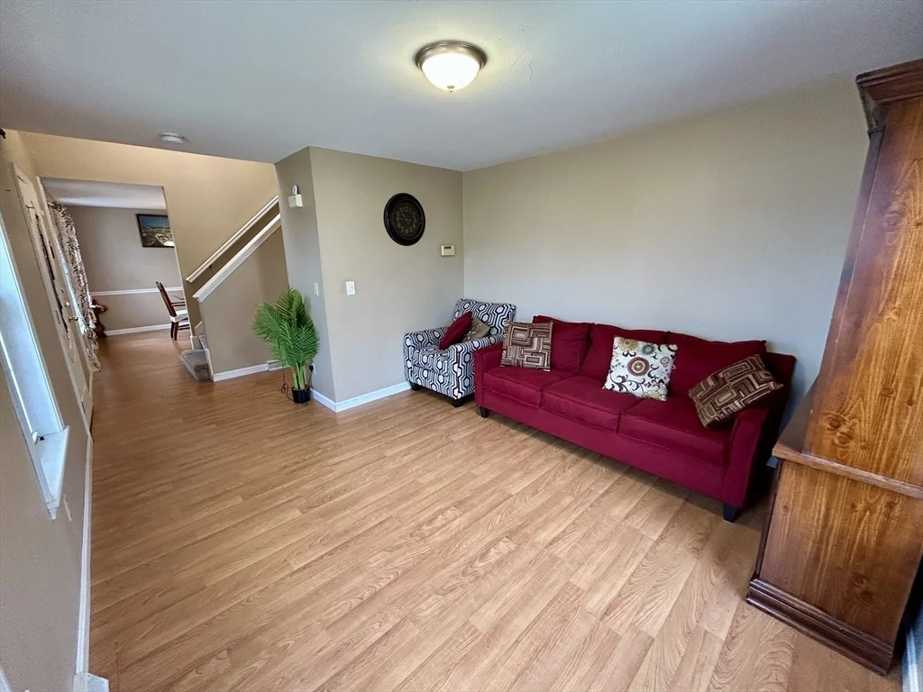 3 bed, 2 bath apartment for rent at 35 Fox Meadow Dr, Worcester — photo 4 of 24