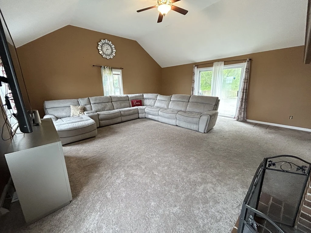 3 bed, 2 bath apartment for rent at 35 Fox Meadow Dr, Worcester — photo 8 of 24