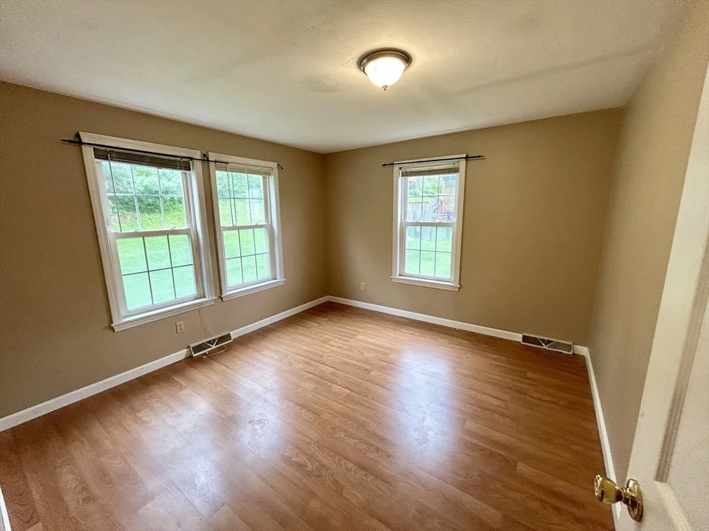 3 bed, 2 bath apartment for rent at 35 Fox Meadow Dr, Worcester — photo 12 of 24