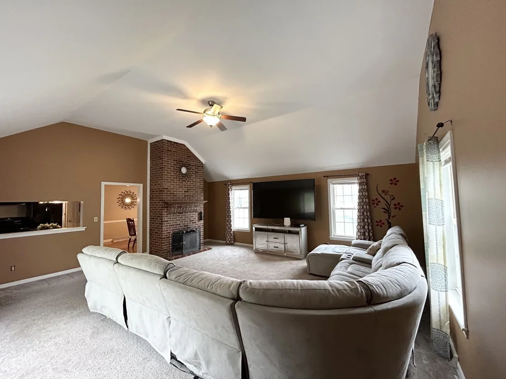 3 bed, 2 bath apartment for rent at 35 Fox Meadow Dr, Worcester — photo 9 of 24