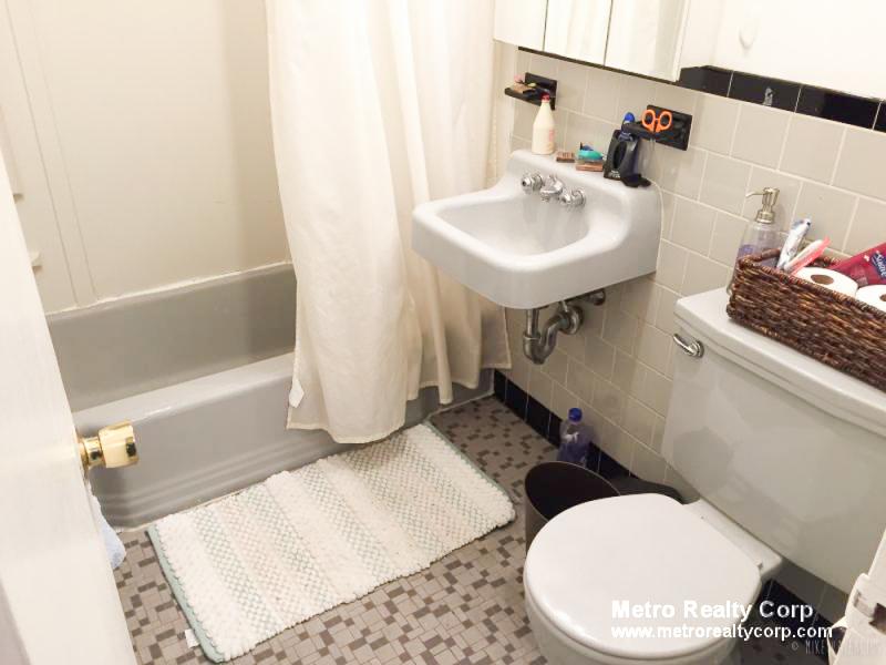 Studio bed, 1 bath apartment for rent at 35 Garrison Rd Unit 5, Washington Square — photo 3 of 5