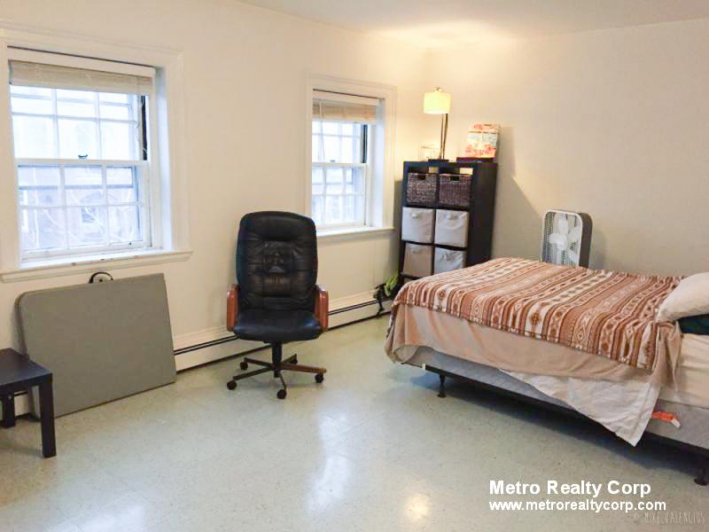Studio bed, 1 bath apartment for rent at 35 Garrison Rd Unit 5, Washington Square — photo 2 of 5
