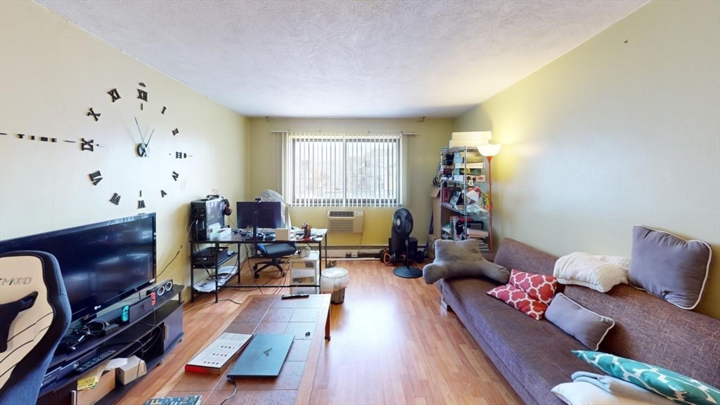 1 bed, 1 bath apartment for rent at 35 Glencoe Unit 36, Boston — photo 1 of 13
