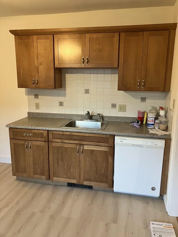 3 bed, 2 bath apartment for rent at 35 Gorham St Unit 2, Baldwin — photo 4 of 27