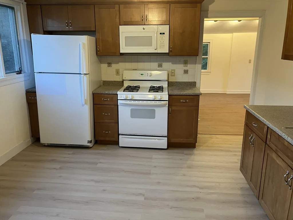3 bed, 2 bath apartment for rent at 35 Gorham St Unit 2, Baldwin — photo 2 of 27