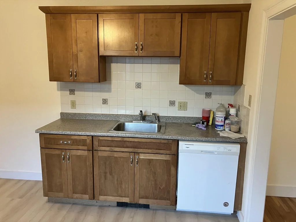 3 bed, 2 bath apartment for rent at 35 Gorham St Unit 2, Baldwin — photo 3 of 27