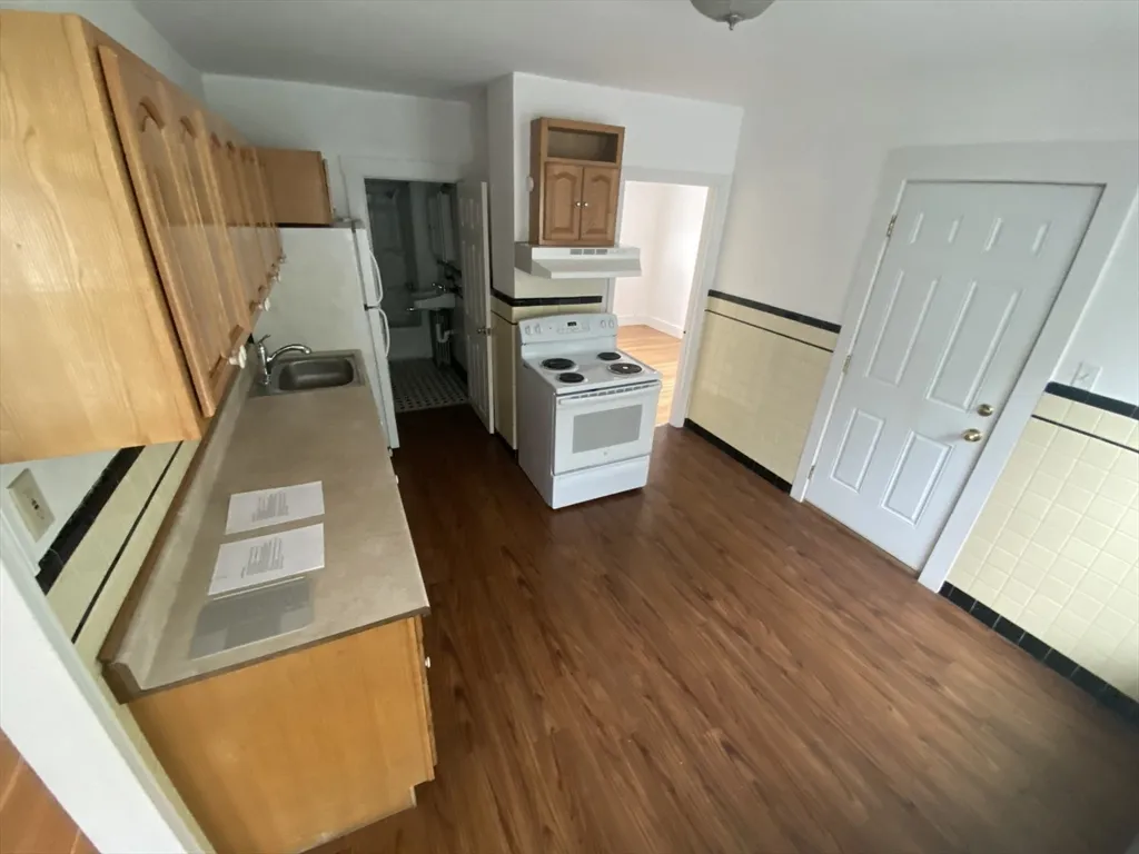 2 bed, 1 bath apartment for rent at 35 Grant St Unit 2, Milford — photo 3 of 20