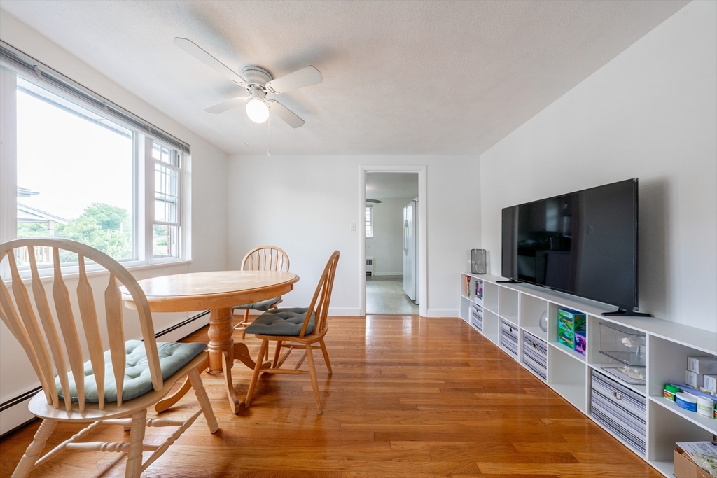 2 bed, 1 bath apartment for rent at 35 Hamilton Rd Unit 35, Belmont — photo 3 of 13