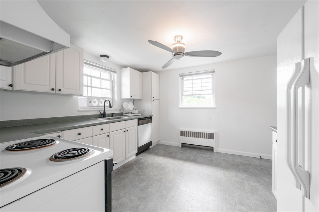 2 bed, 1 bath apartment for rent at 35 Hamilton Rd Unit 35, Belmont — photo 4 of 13