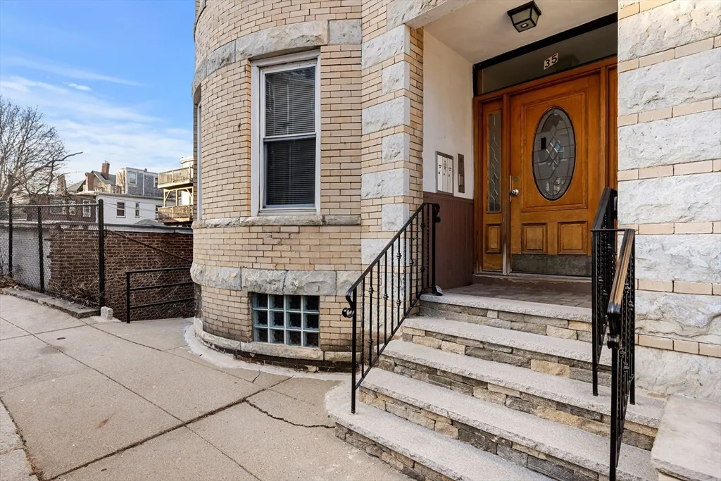 3 bed, 1 bath apartment for rent at 35 Harold St Unit 2, Roxbury — photo 1 of 8