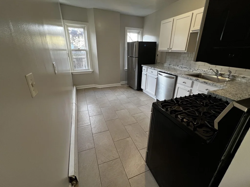 3 bed, 1 bath apartment for rent at 35 Harold St Unit 2, Roxbury — photo 3 of 8