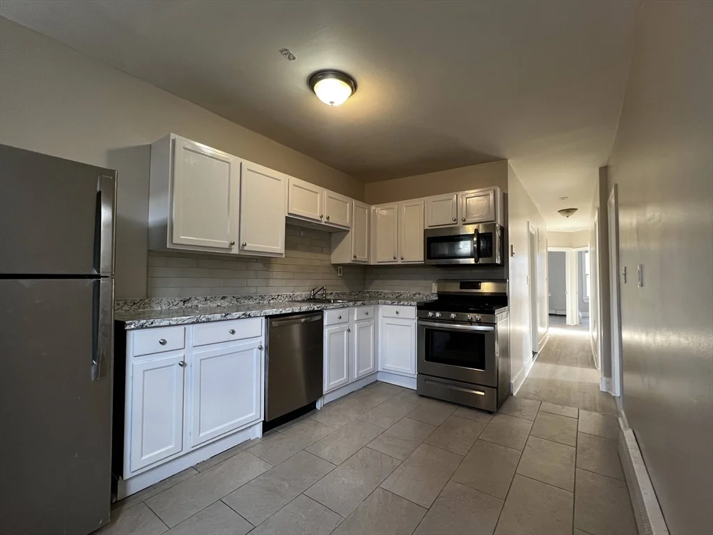 3 bed, 1 bath apartment for rent at 35 Harold St Unit 2, Roxbury — photo 2 of 8