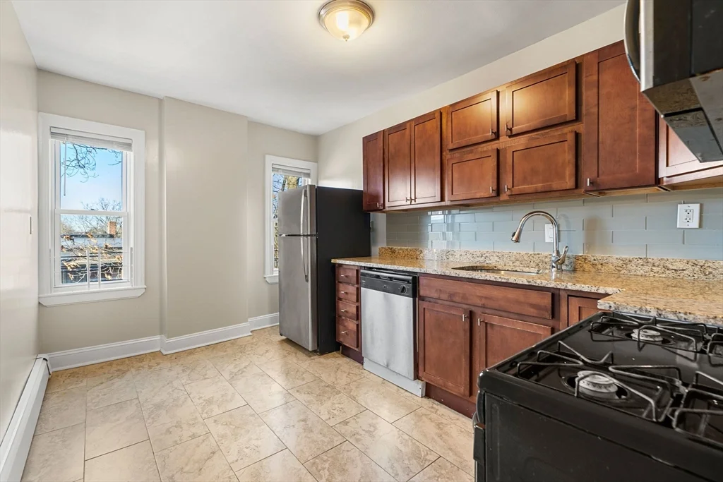 4 bed, 1 bath apartment for rent at 35 Harold St Unit 3, Roxbury — photo 3 of 10