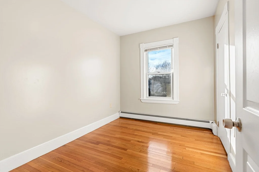 4 bed, 1 bath apartment for rent at 35 Harold St Unit 3, Roxbury — photo 7 of 10