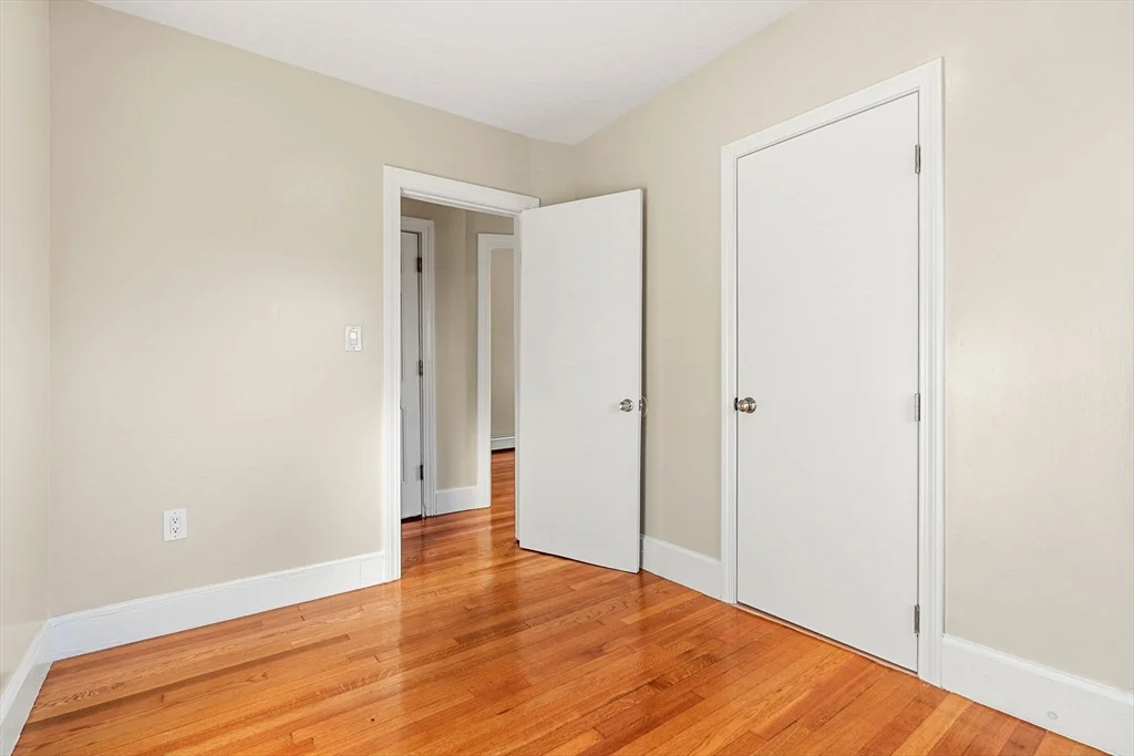 4 bed, 1 bath apartment for rent at 35 Harold St Unit 3, Roxbury — photo 6 of 10