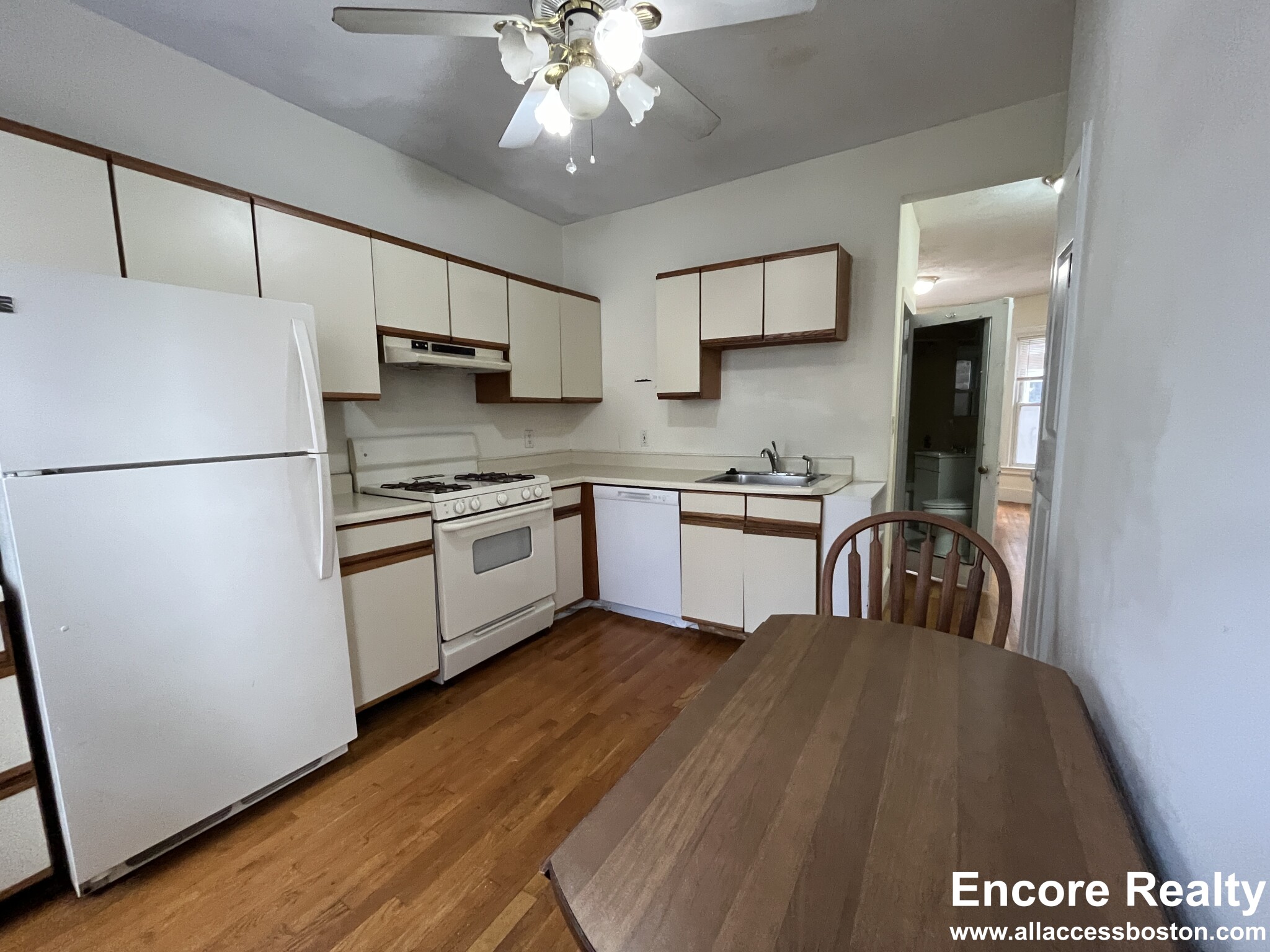 1 bed, 1 bath apartment for rent at 35 Harvard Sq Unit 1, Brookline Village — photo 5 of 10