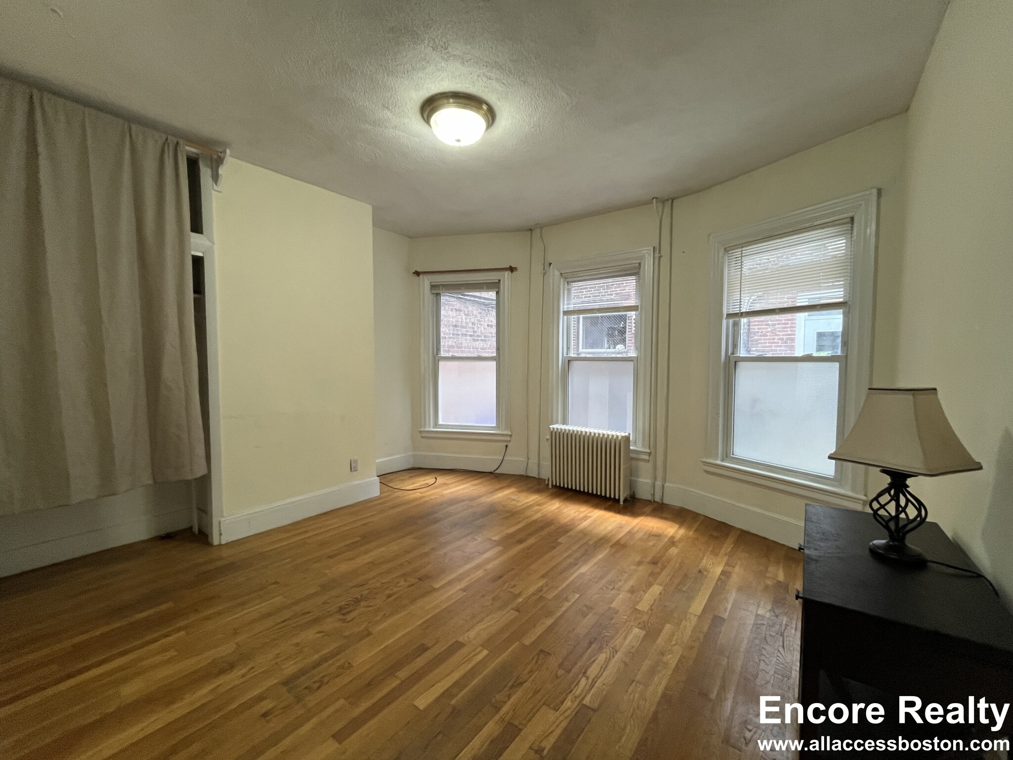 1 bed, 1 bath apartment for rent at 35 Harvard Sq Unit 1, Brookline Village