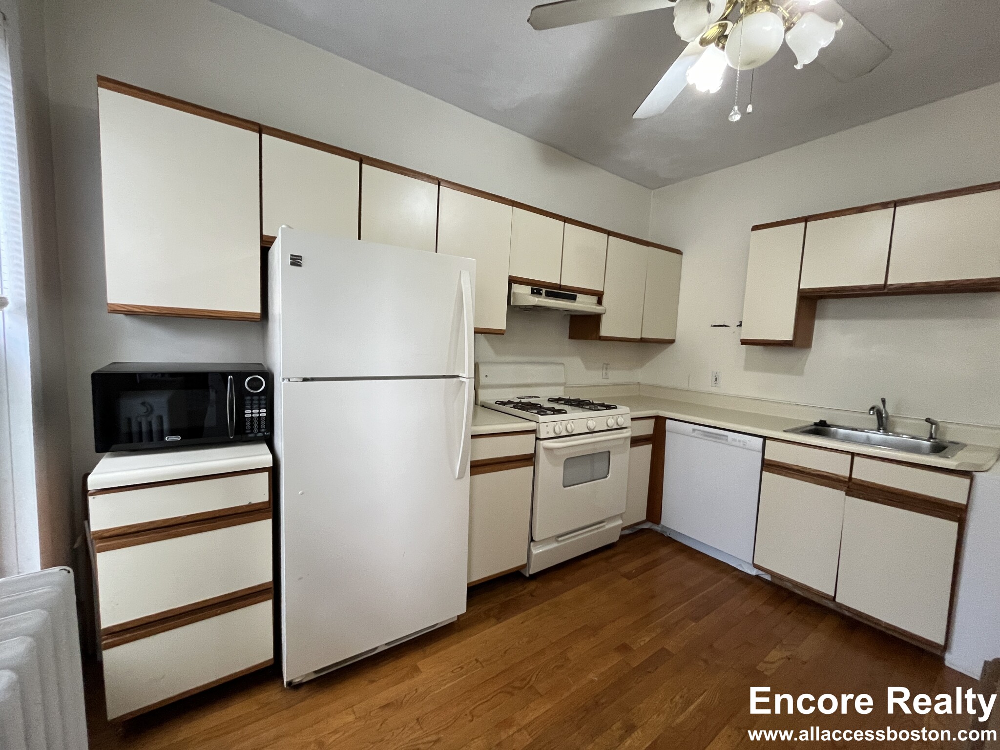 1 bed, 1 bath apartment for rent at 35 Harvard Sq Unit 1, Brookline Village — photo 6 of 10
