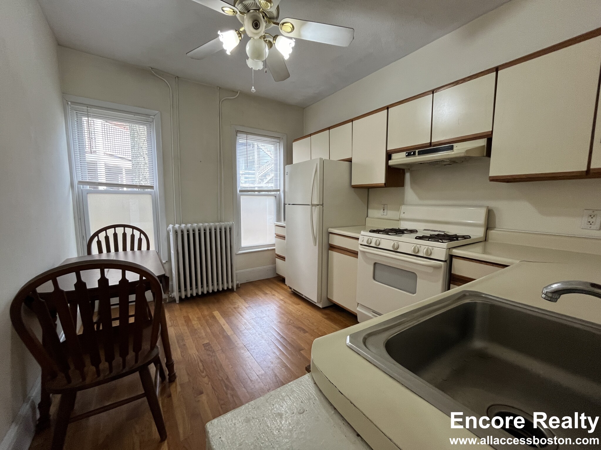 1 bed, 1 bath apartment for rent at 35 Harvard Sq Unit 1, Brookline Village — photo 7 of 10
