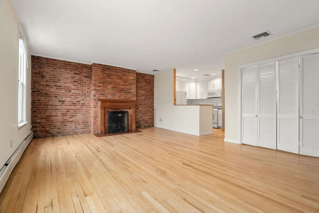2 bed, 1 bath apartment for rent at 35 High St Unit 3, Charlestown — photo 3 of 16