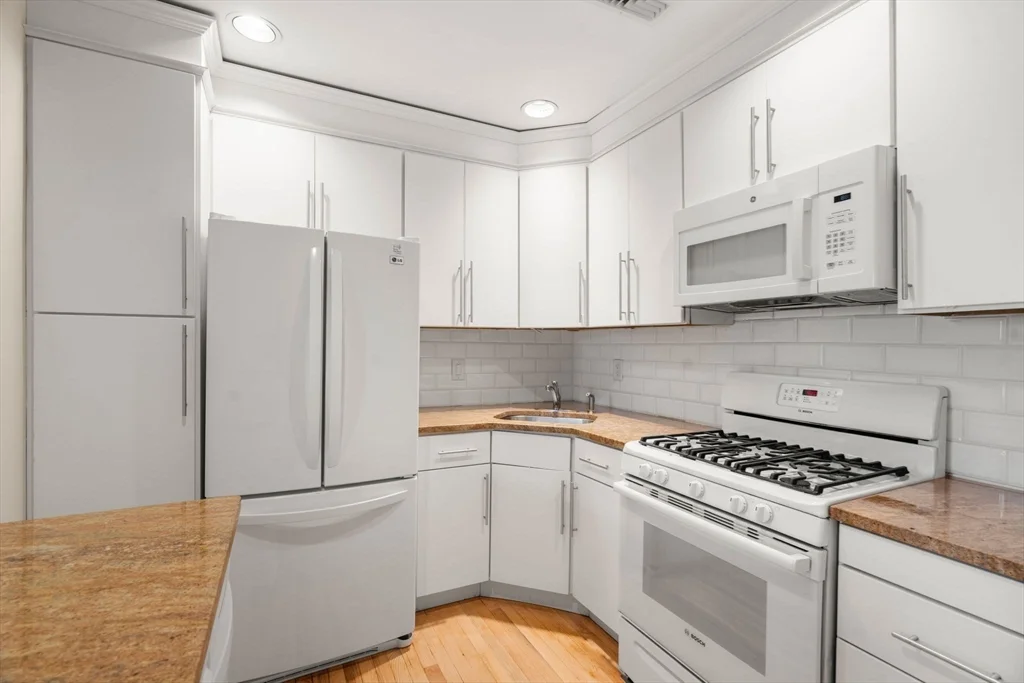 2 bed, 1 bath apartment for rent at 35 High St Unit 3, Charlestown — photo 5 of 16