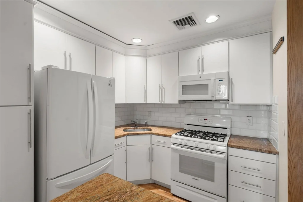 2 bed, 1 bath apartment for rent at 35 High St Unit 3, Charlestown — photo 6 of 16