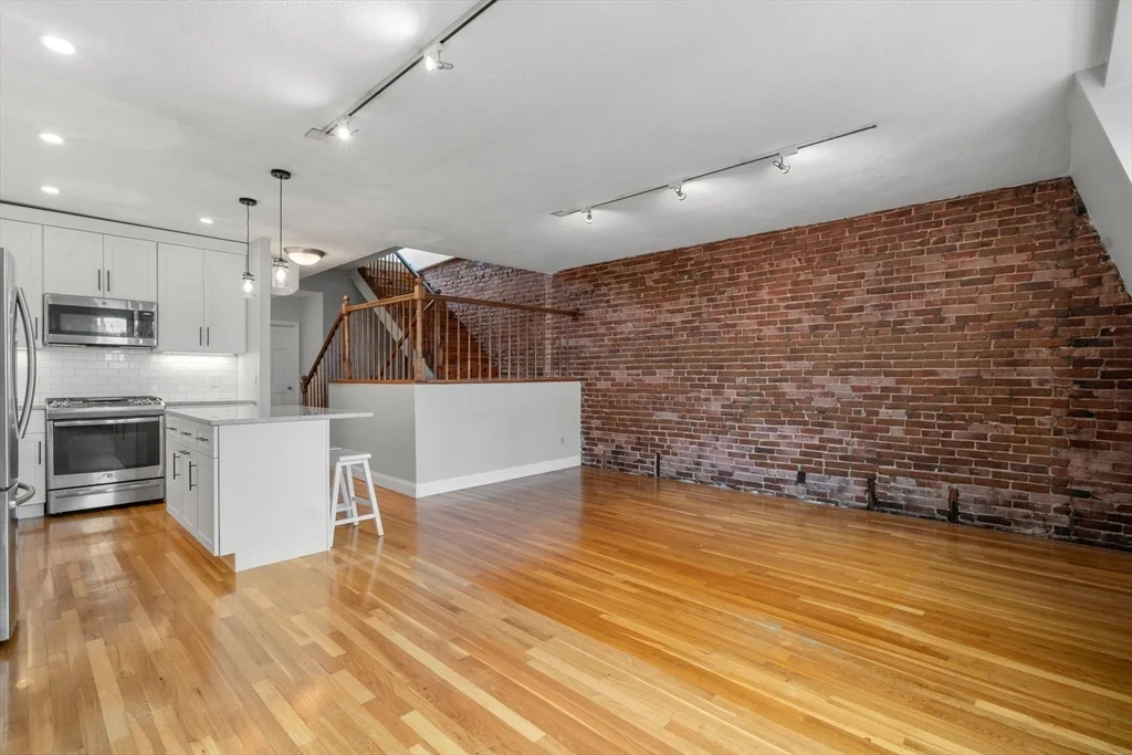 2 bed, 1 bath apartment for rent at 35 High St Unit 4, Charlestown — photo 8 of 15