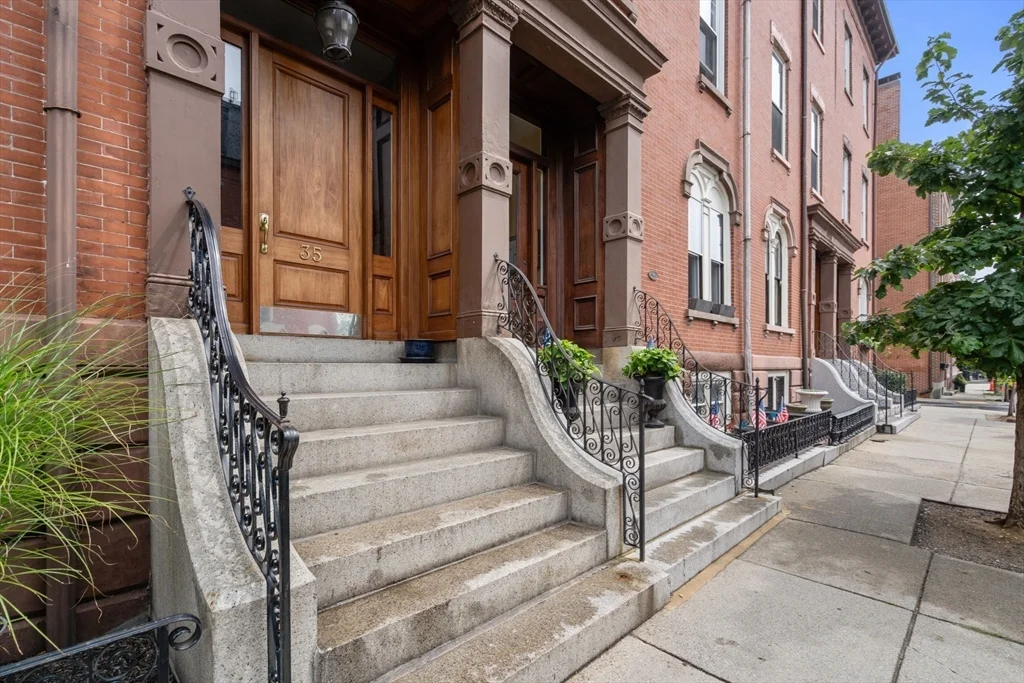 2 bed, 1 bath apartment for rent at 35 High St Unit 4, Charlestown — photo 2 of 15