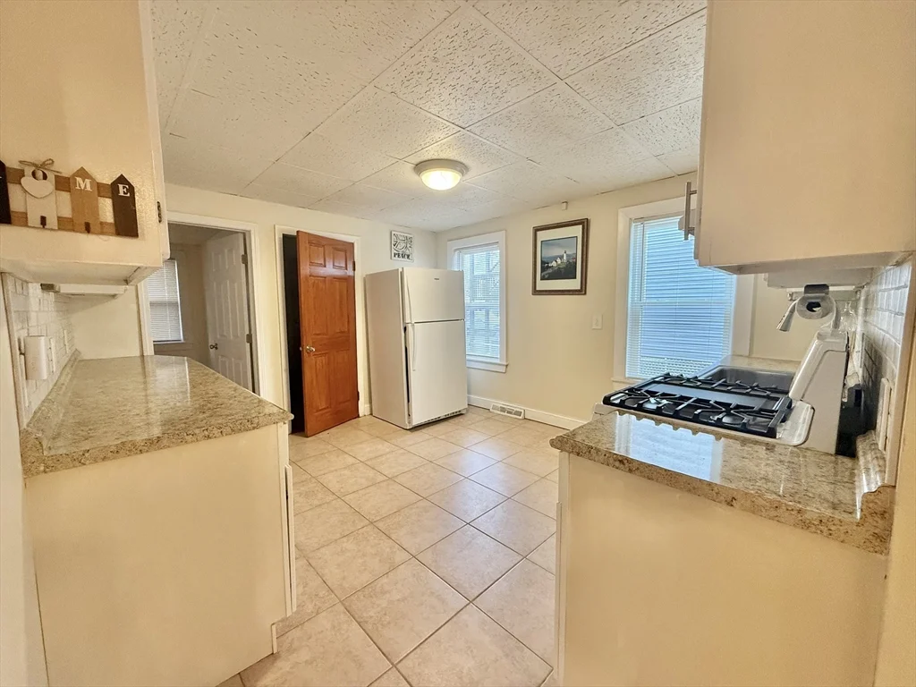 3 bed, 1 bath apartment for rent at 35 Highland Ave Unit 1, Everett — photo 8 of 22
