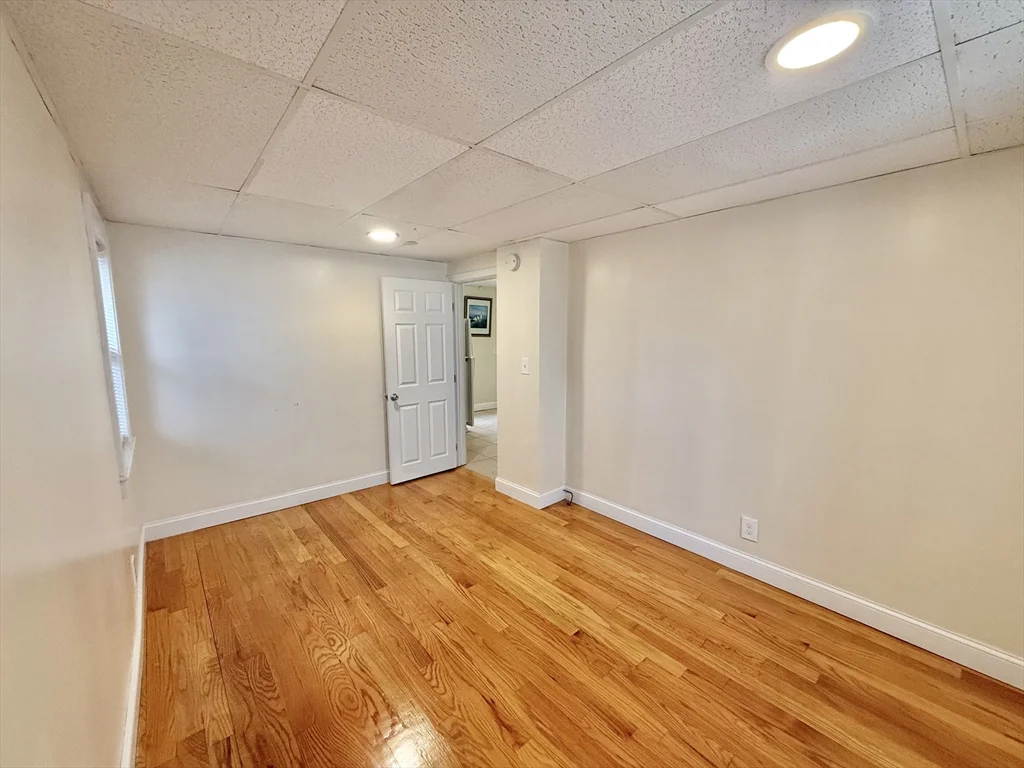 3 bed, 1 bath apartment for rent at 35 Highland Ave Unit 1, Everett — photo 17 of 22