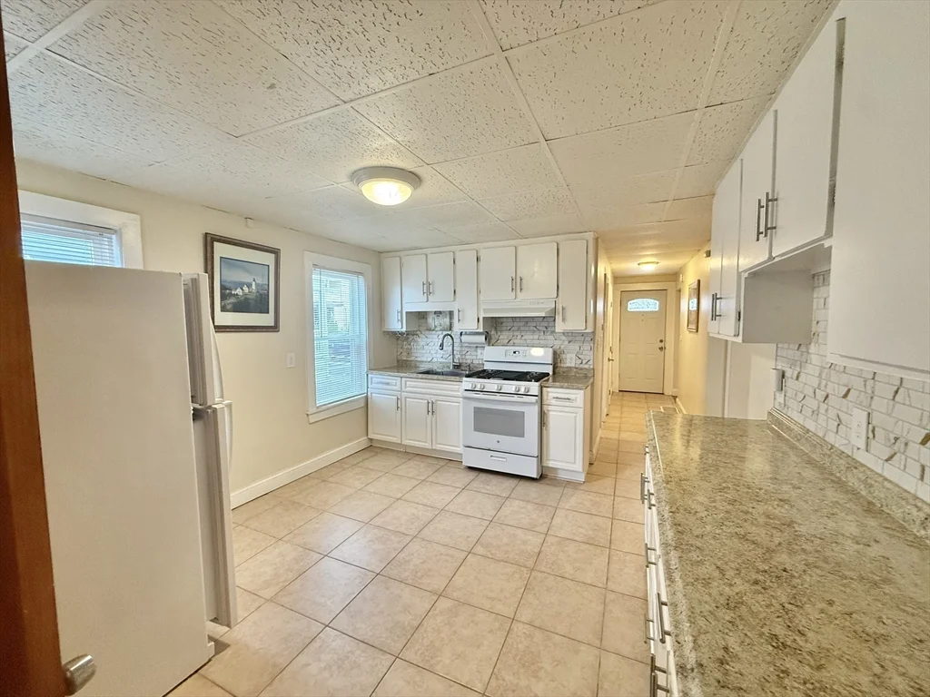 3 bed, 1 bath apartment for rent at 35 Highland Ave Unit 1, Everett — photo 9 of 22