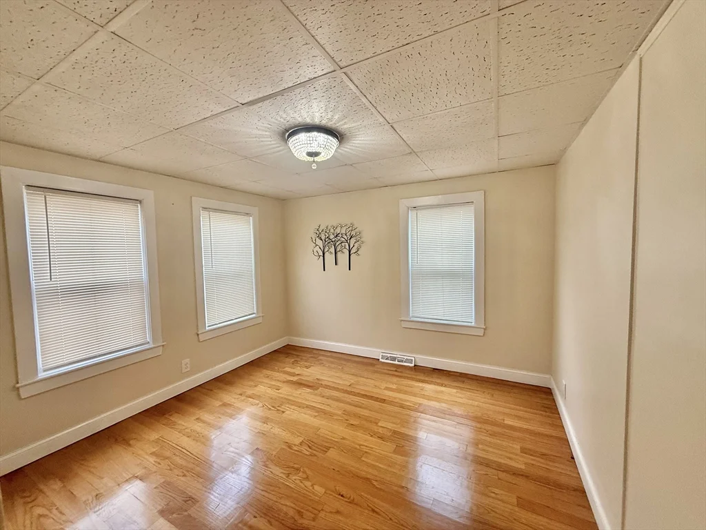 3 bed, 1 bath apartment for rent at 35 Highland Ave Unit 1, Everett — photo 4 of 22