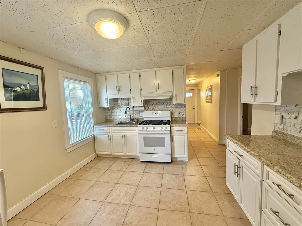 3 bed, 1 bath apartment for rent at 35 Highland Ave Unit 1, Everett — photo 10 of 22