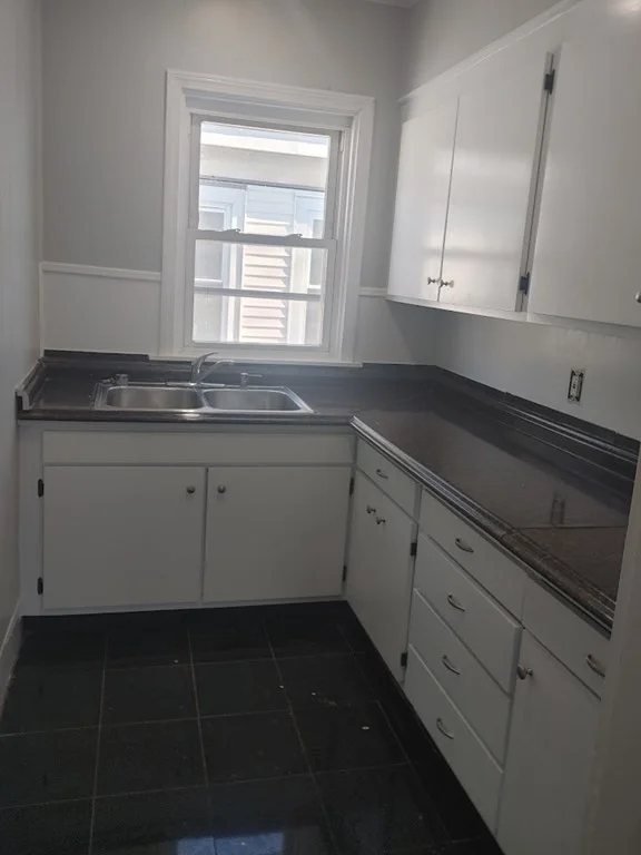 2 bed, 1 bath apartment for rent at 35 Holman St Unit 2, Attleboro — photo 3 of 8
