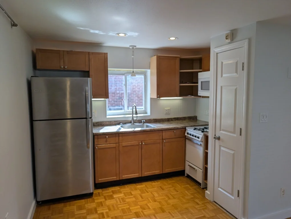1 bed, 1 bath apartment for rent at 35 Homer Ave Unit 7, West Cambridge — photo 2 of 15