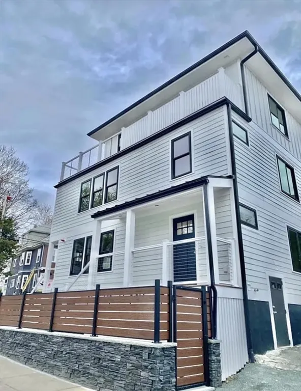 3 bed, 3 bath apartment for rent at 35 Hunnewell Ave Unit 3, Oak Square — photo 4 of 11