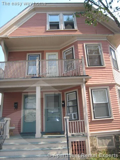 3 bed, 1 bath apartment for rent at 35 Ibbetson St, Porter Square — photo 3 of 8