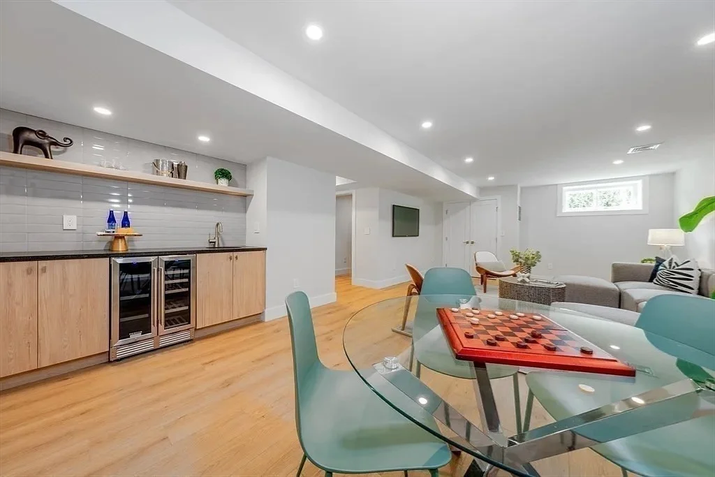 4 bed, 3 bath apartment for rent at 35 John St Unit 35, Newton — photo 25 of 29