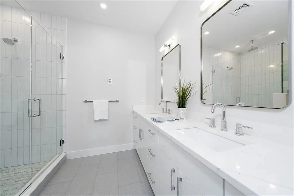 4 bed, 3 bath apartment for rent at 35 John St Unit 35, Newton — photo 16 of 29
