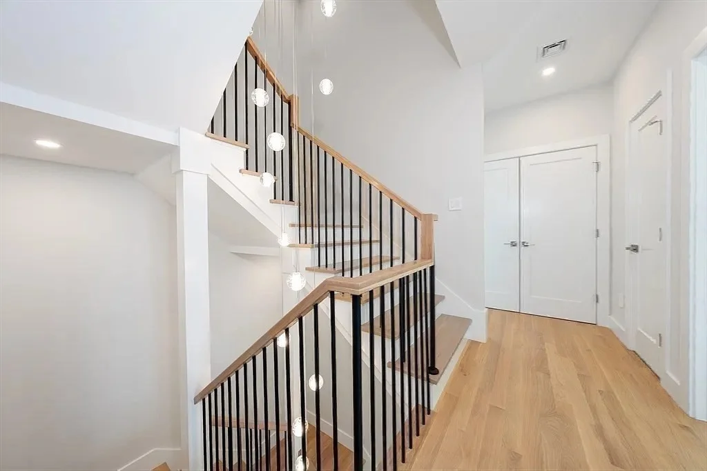 4 bed, 3 bath apartment for rent at 35 John St Unit 35, Newton — photo 22 of 29