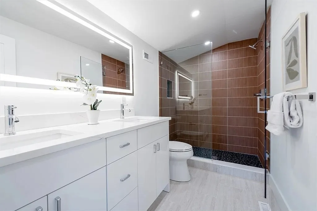 4 bed, 3 bath apartment for rent at 35 John St Unit 35, Newton — photo 20 of 29