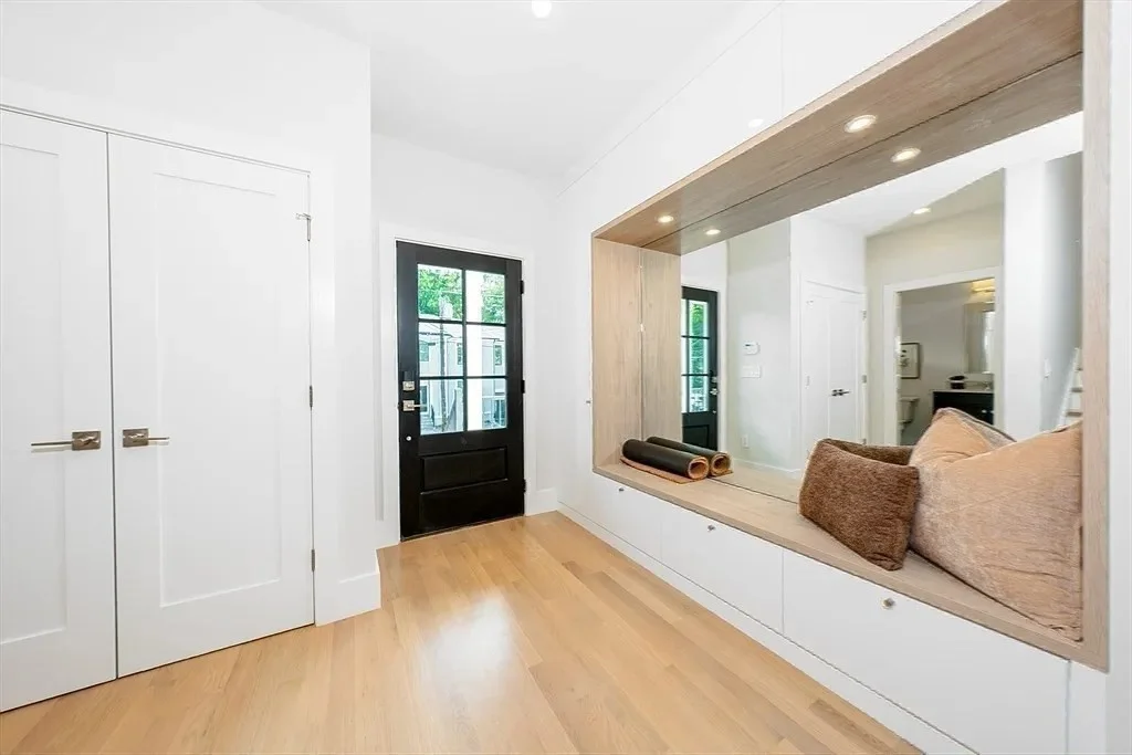 4 bed, 3 bath apartment for rent at 35 John St Unit 35, Newton — photo 5 of 29