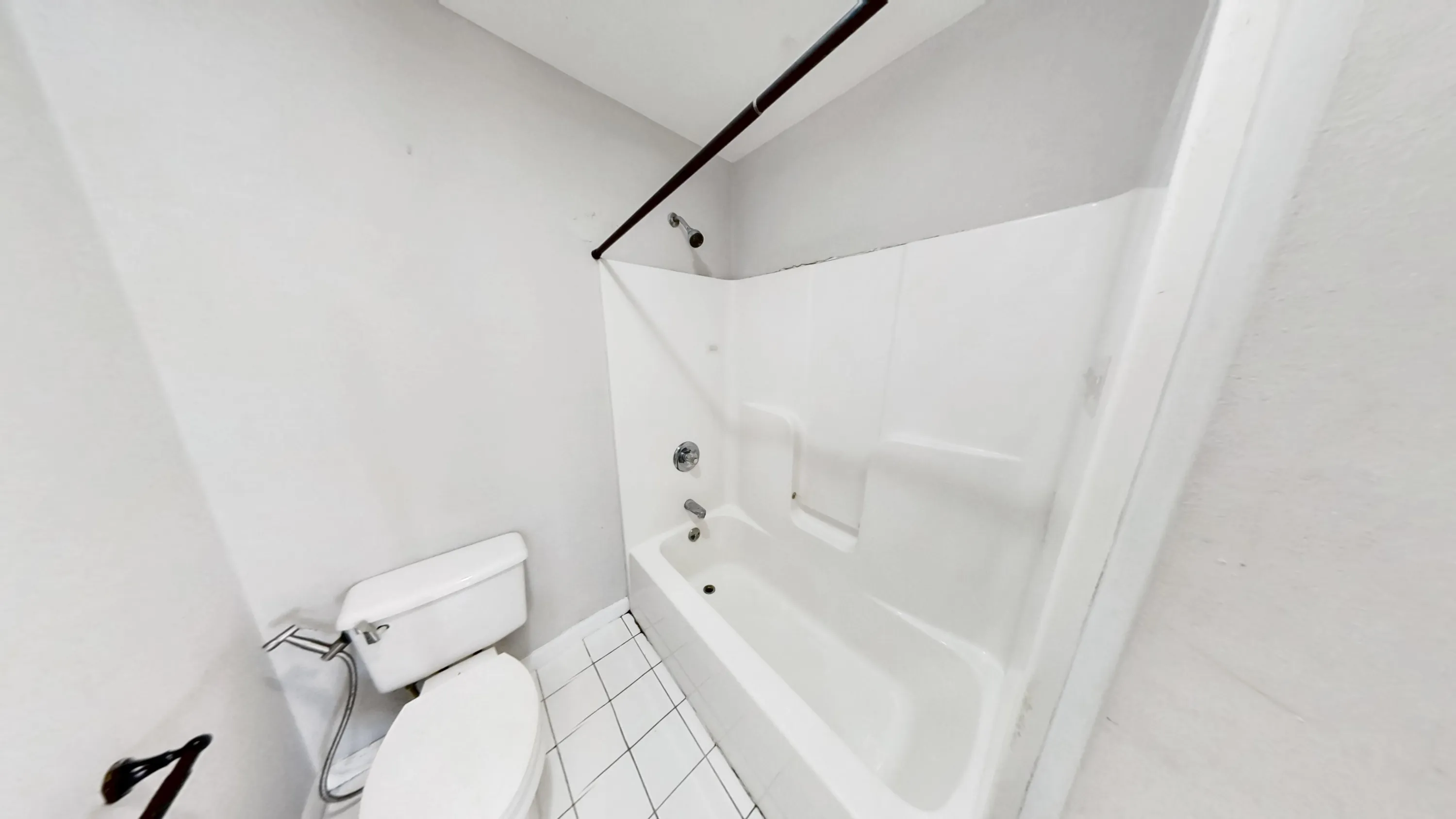 5 bed, 2.5 bath apartment for rent at 35 Juniper St Unit 1, Roxbury — photo 8 of 11