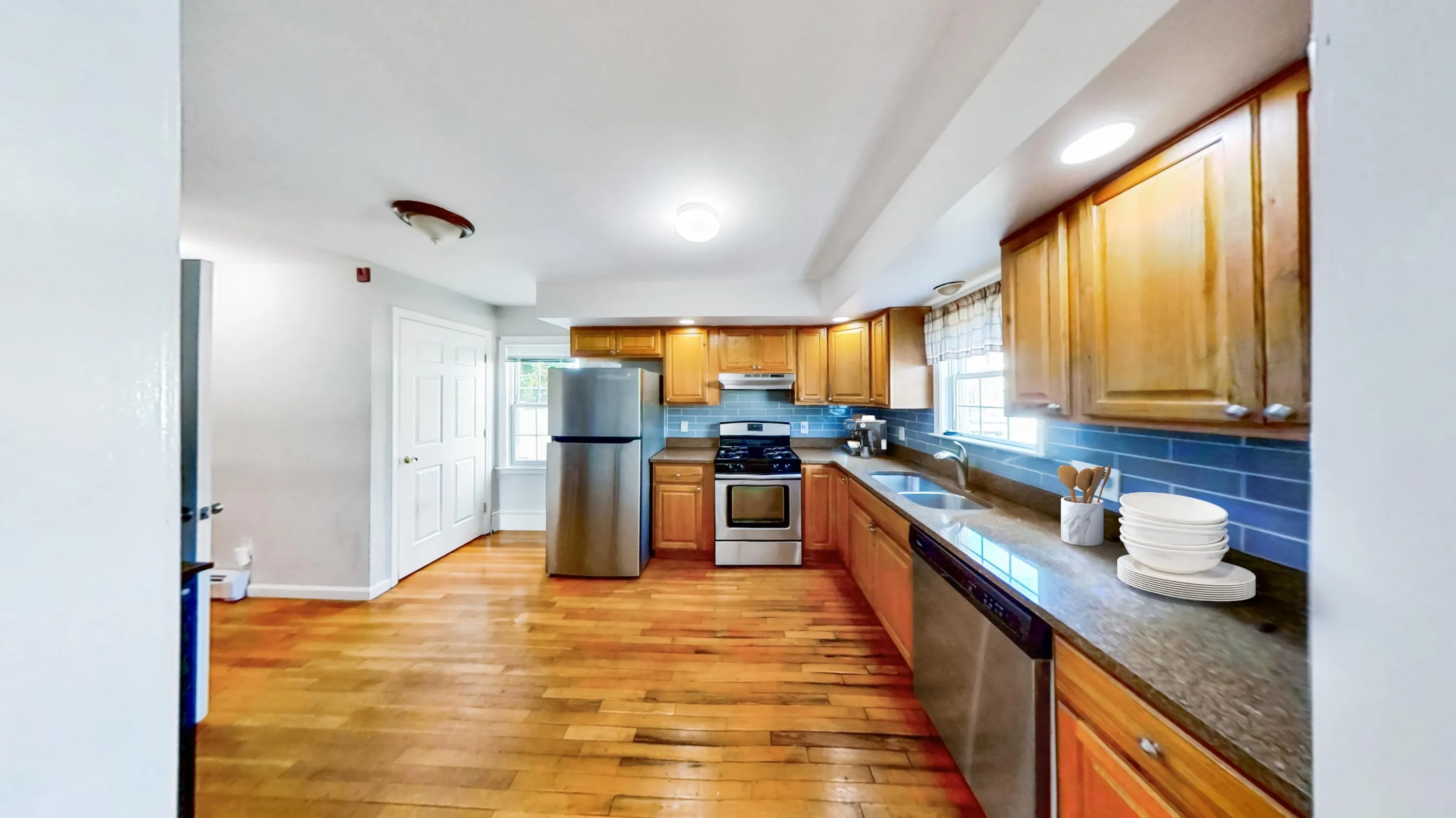 5 bed, 2.5 bath apartment for rent at 35 Juniper St Unit 1, Roxbury