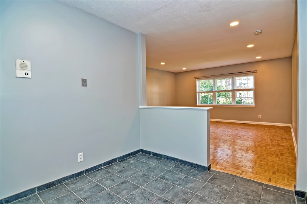 2 bed, 2 bath apartment for rent at 35 Lake Shore Ct Unit 2-2, Brighton — photo 5 of 19