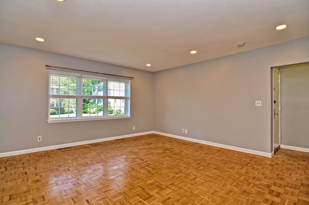 2 bed, 2 bath apartment for rent at 35 Lake Shore Ct Unit 2-2, Brighton — photo 2 of 19