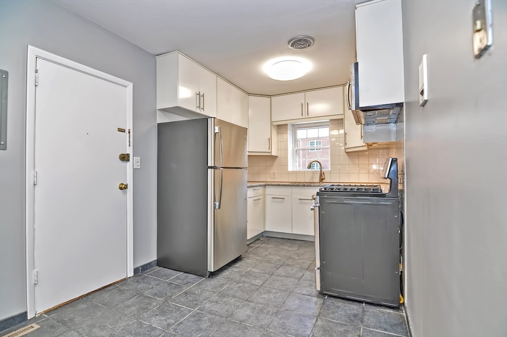 2 bed, 2 bath apartment for rent at 35 Lake Shore Ct Unit 2-2, Brighton — photo 6 of 19