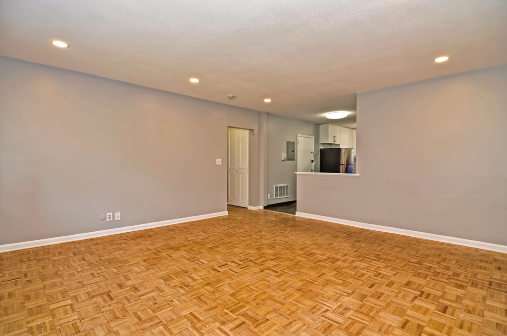 2 bed, 2 bath apartment for rent at 35 Lake Shore Ct Unit 2-2, Brighton — photo 3 of 19